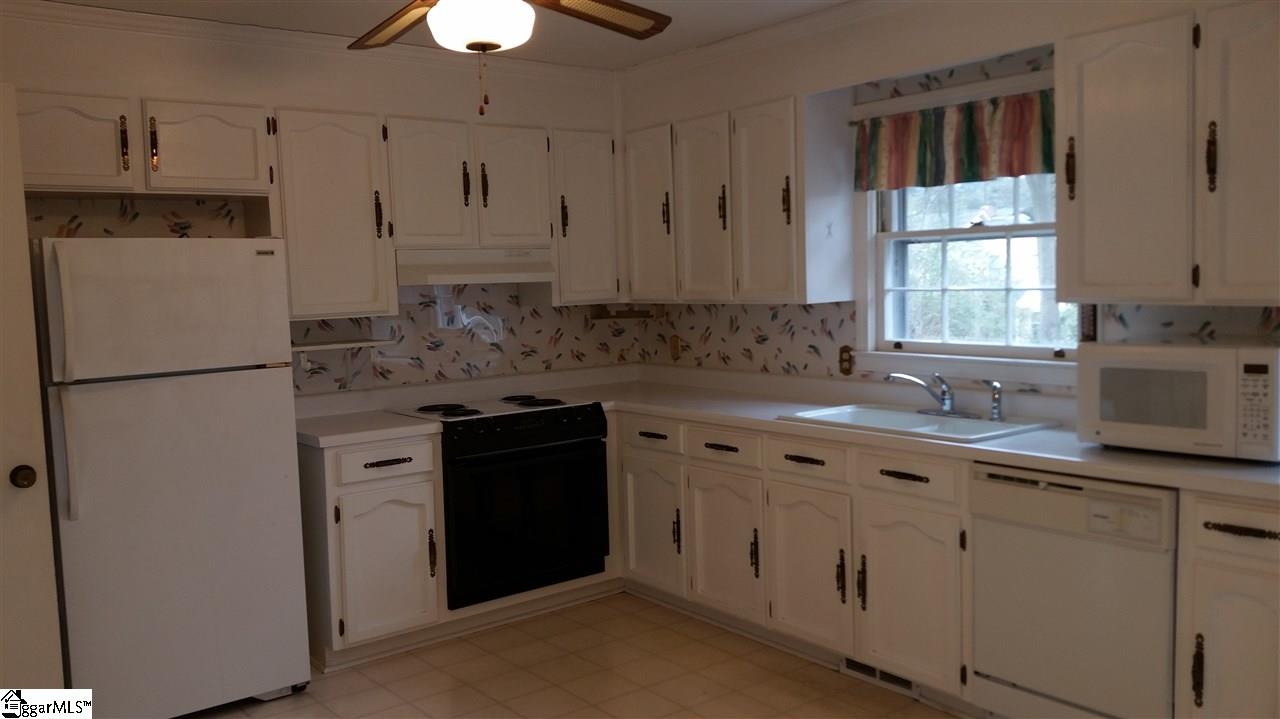 9 East Chaucer Road Greenville, SC 29617 - Photo 4 of 8 Gallery Image 4