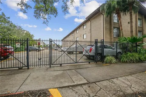 $275,000 | 4007 St Charles Avenue, Unit 218, New Orleans, LA 70115