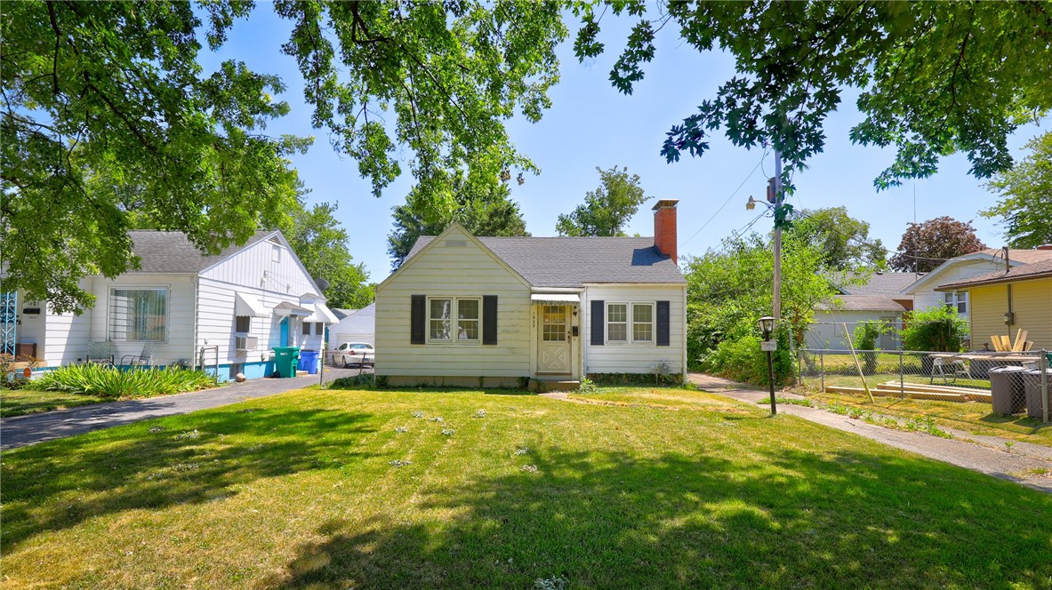 1929 East Johns Avenue Decatur, IL 62521 - Photo 1 of 23