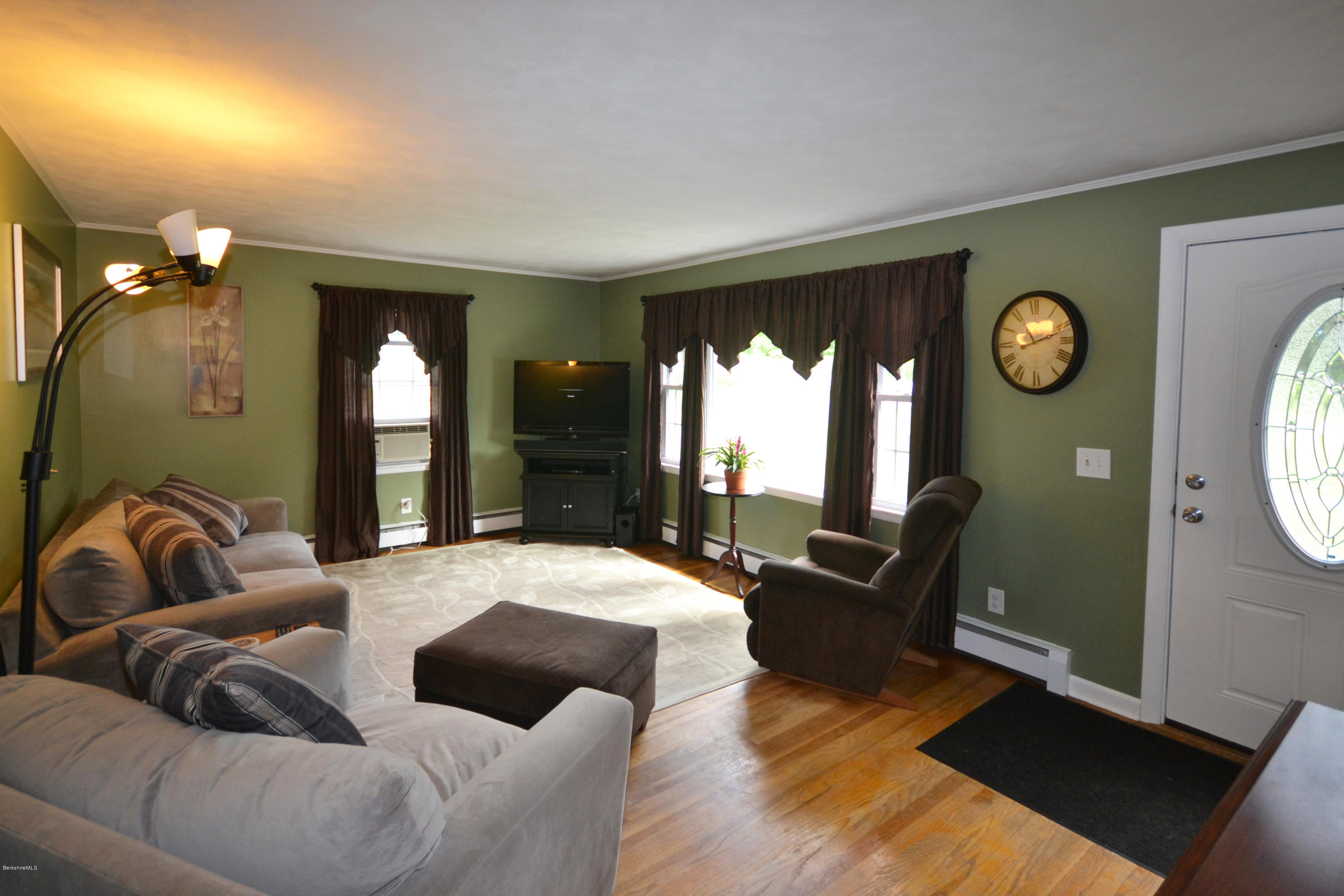 274 Eleanor Road Pittsfield, MA 01201 - Photo 3 of 44 Living Room