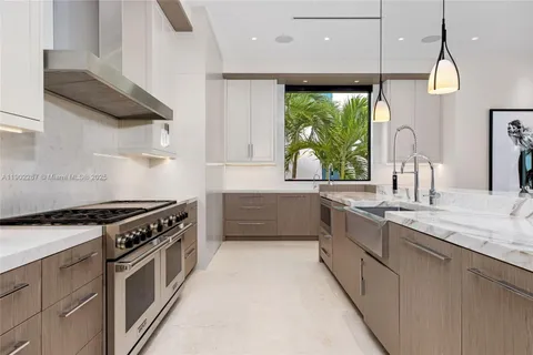 $35,995,000 | 3052 North Atlantic Boulevard, Fort Lauderdale, FL 33308