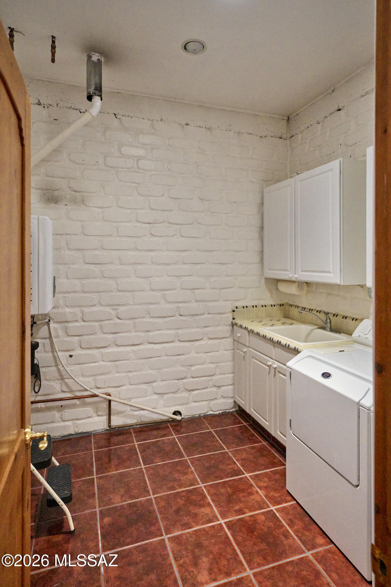14075 South Sunglow Road Pearce, AZ 85625 - Photo 40 of 42 L_Kitchen Laundry 2
