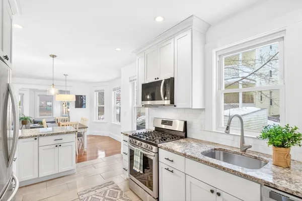 $669,900 | 6 Brattle Street, Unit 6, Arlington, MA 02476