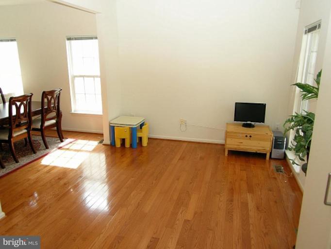7733 Rotherham Drive Hanover, MD 21076 - Photo 6 of 19 Living Room