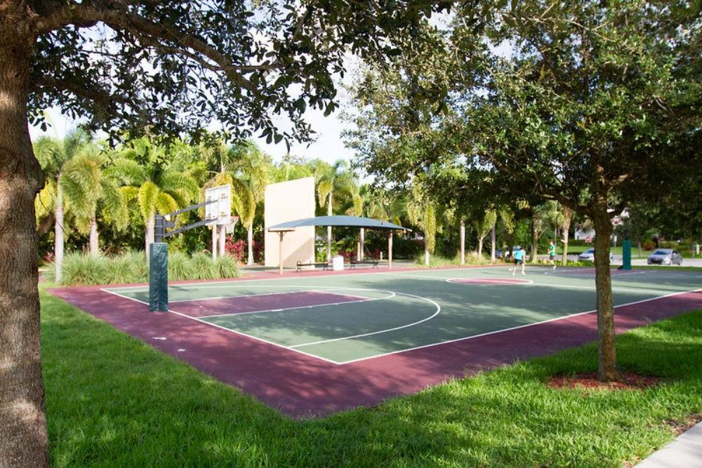 4083 Sunset Way Pompano Beach, FL 33069 - Photo 25 of 34 a view of a park with large trees
