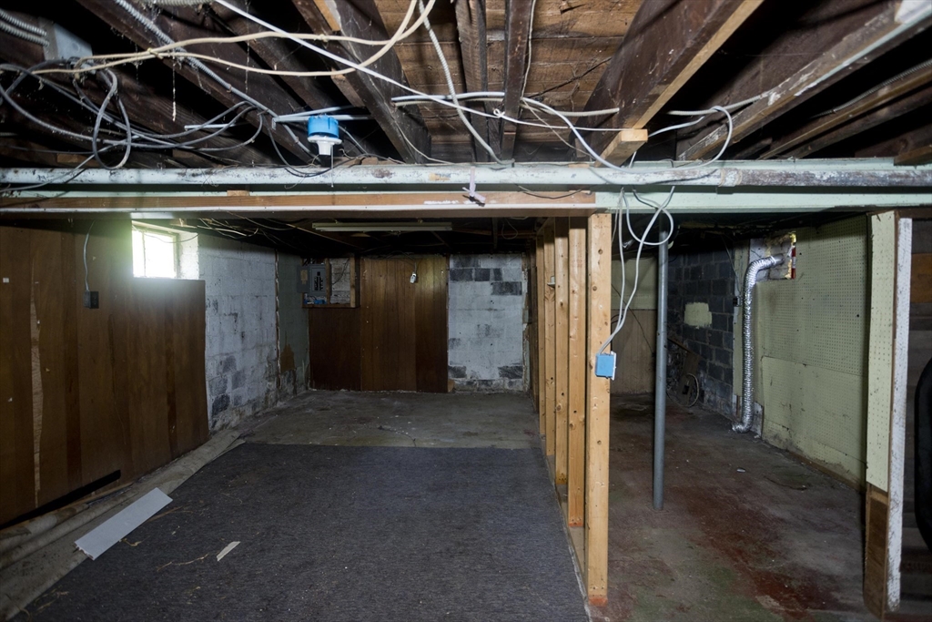 135 Lucerne Road Springfield, MA 01119 - Photo 34 of 40