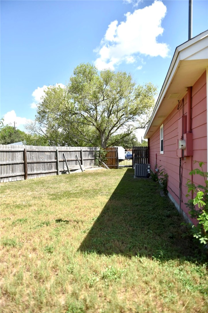 305 Hickory Bishop, TX 78343 - Photo 6 of 23 a view of outdoor space with garden