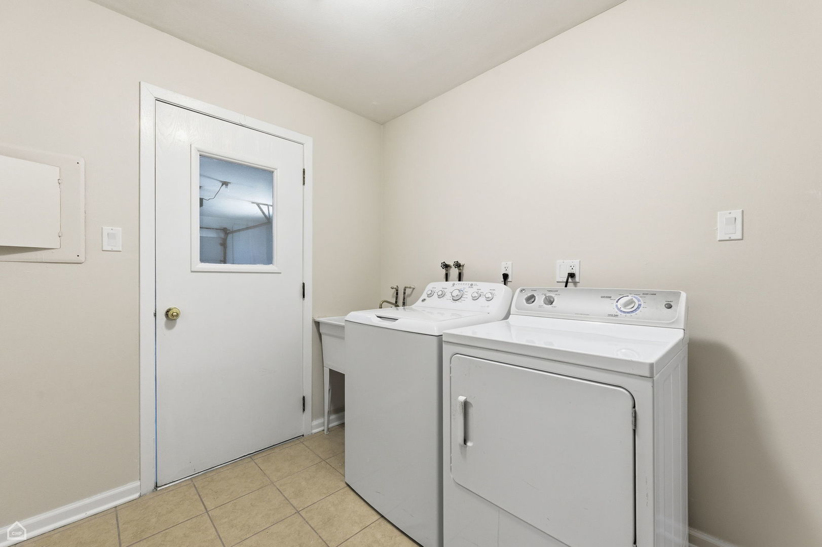 1081 Pinehurst Lane Schaumburg, IL 60193 - Photo 13 of 26 a utility room with dryer and washer