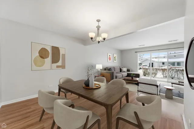 $350,000 | 1081 Pinehurst Lane, Schaumburg, IL 60193