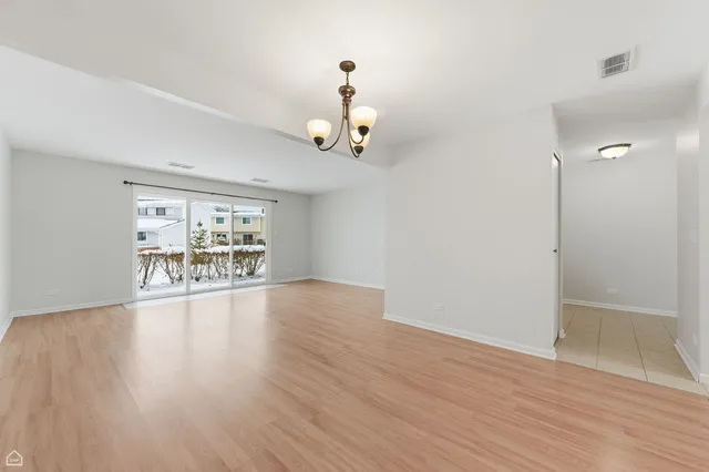 $350,000 | 1081 Pinehurst Lane, Schaumburg, IL 60193