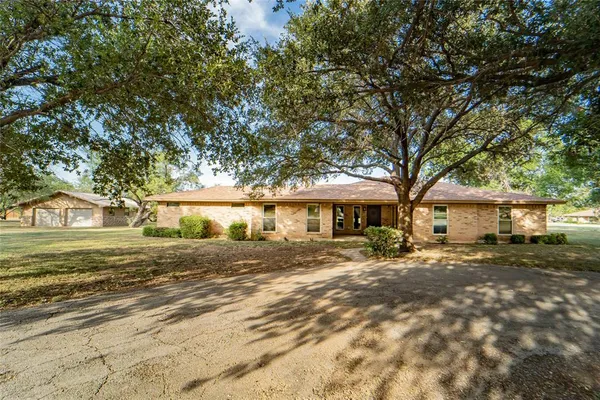 $440,000 | 2 London Lane, Breckenridge, TX 76424