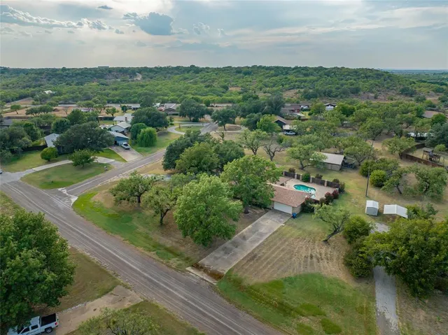 $460,000 | 2 London Lane, Breckenridge, TX 76424