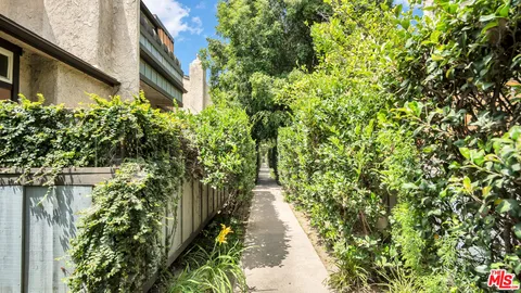 $489,900 | 13567 Valerio Street, Unit C, Van Nuys, CA 91405