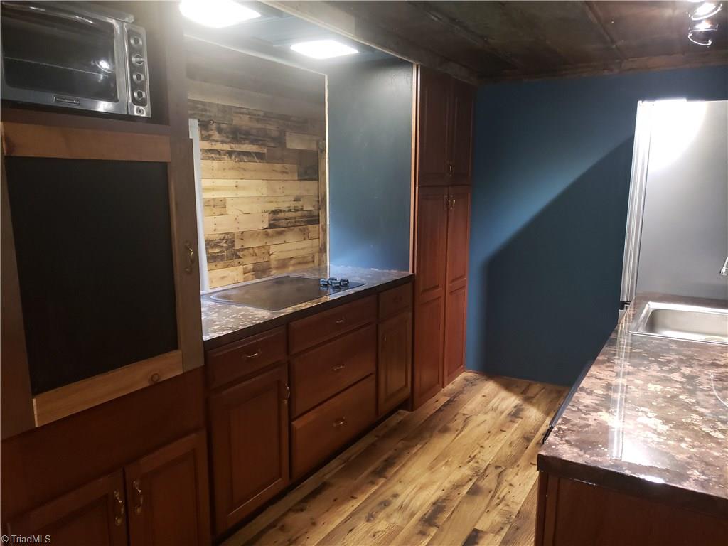 401 Everidge Road Winston-Salem, NC 27103 - Photo 3 of 28 Gallery Image 3