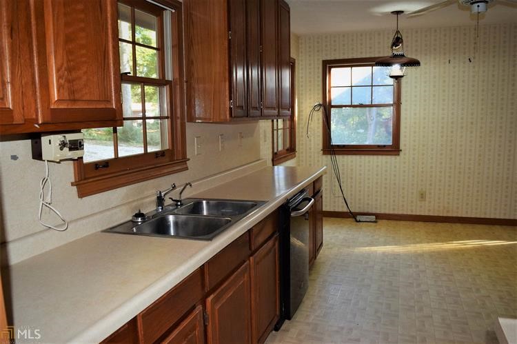 673 Currahee Ridge Road Toccoa, GA 30577 - Photo 8 of 33 Gallery Image 8