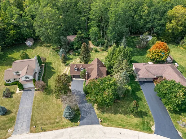 $645,000 | 4511 Hanover Drive, Crystal Lake, IL 60012