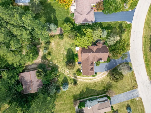 $645,000 | 4511 Hanover Drive, Crystal Lake, IL 60012