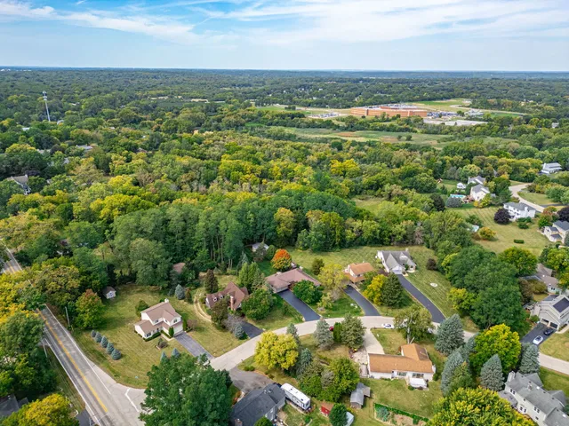 $649,000 | 4511 Hanover Drive, Crystal Lake, IL 60012