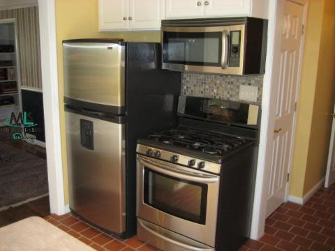 202 Fisher Road Grosse Pointe, MI 48230 - Photo 5 of 12 694549-4.JPG