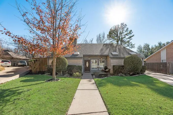 $2,800 | 510 Willow Creek Court, Arlington, TX 76011