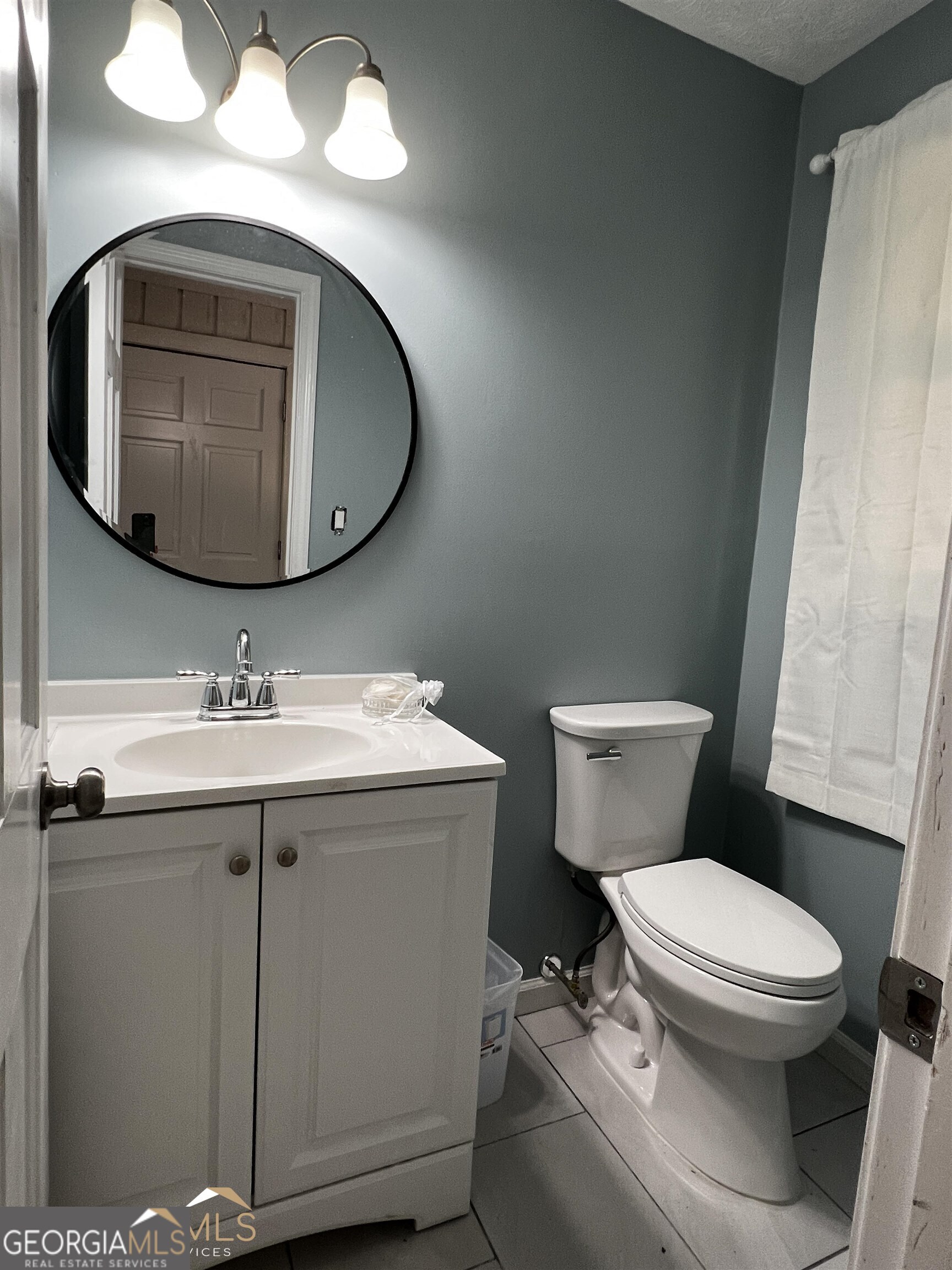 208 Swanson Ridge Peachtree City, GA 30269 - Photo 35 of 40 a bathroom with a toilet sink and mirror