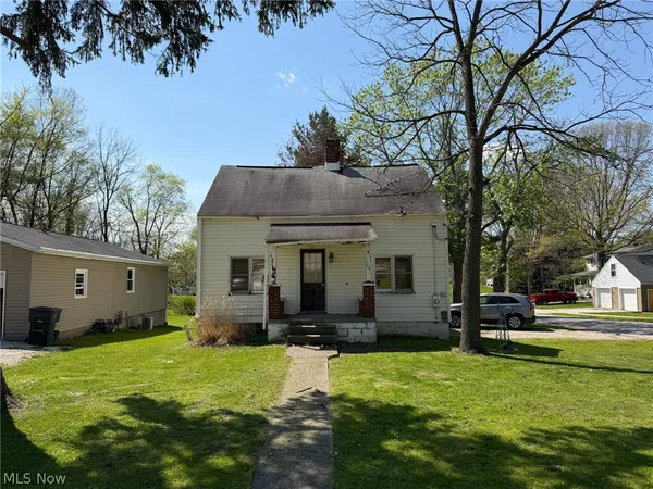 164 North Avon Avenue, Wadsworth, OH 44281