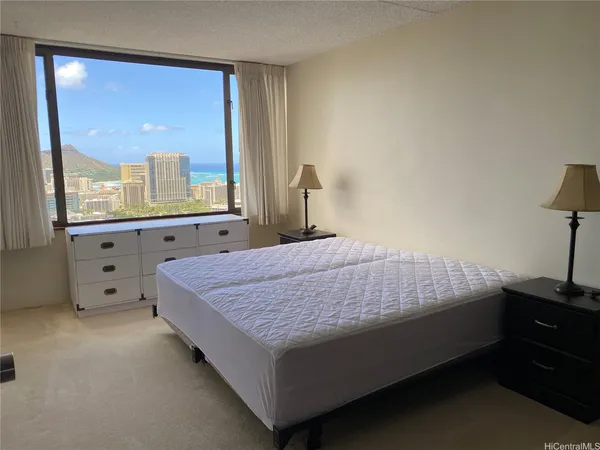 $2,600 | 411 Hobron Lane, Unit 3807, Honolulu, HI 96815