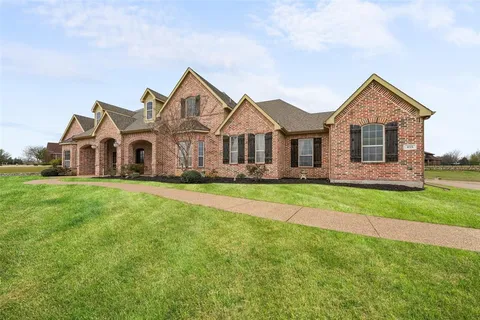 $889,900 | 415 Stoney Creek Boulevard, Sunnyvale, TX 75182