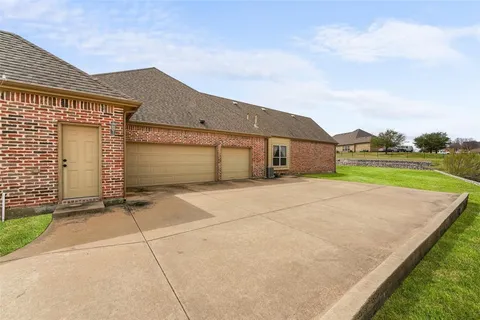 $889,900 | 415 Stoney Creek Boulevard, Sunnyvale, TX 75182