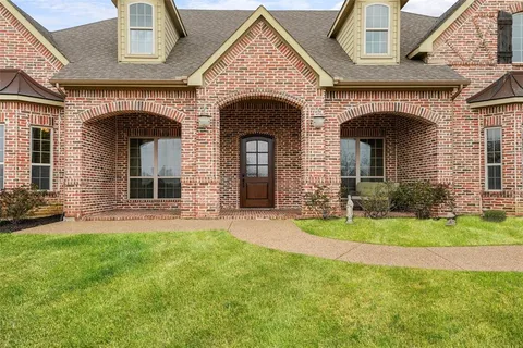$889,900 | 415 Stoney Creek Boulevard, Sunnyvale, TX 75182