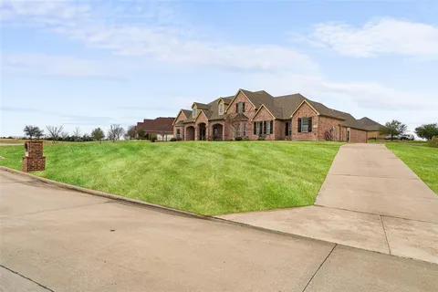 $889,900 | 415 Stoney Creek Boulevard, Sunnyvale, TX 75182