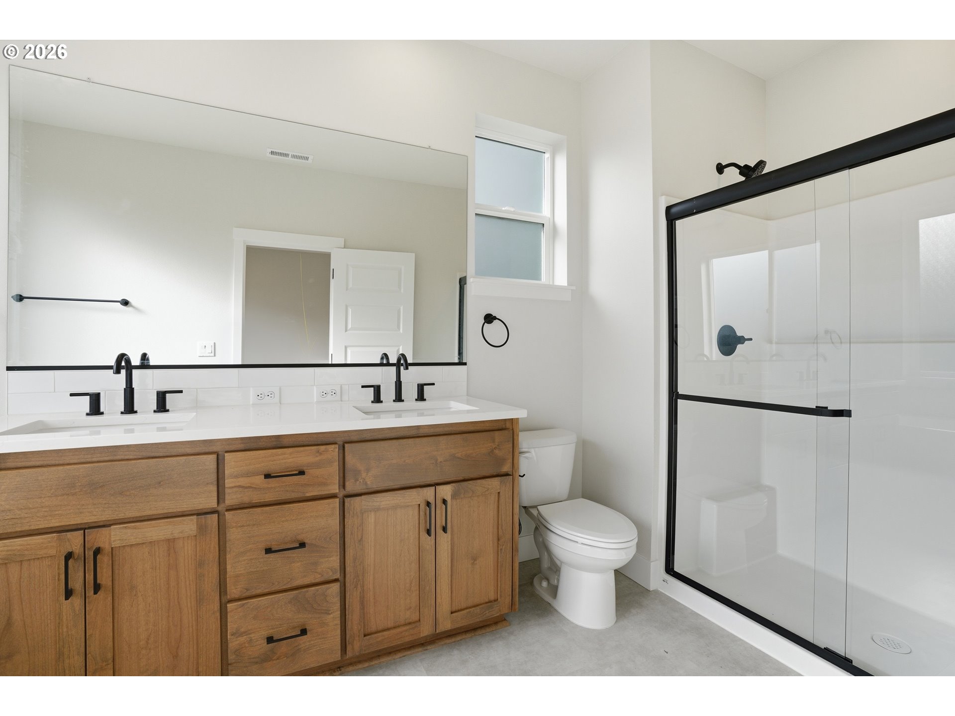 627 Southeast 34th Street Battle Ground, WA 98604 - Photo 11 of 17 Bathroom, Attached