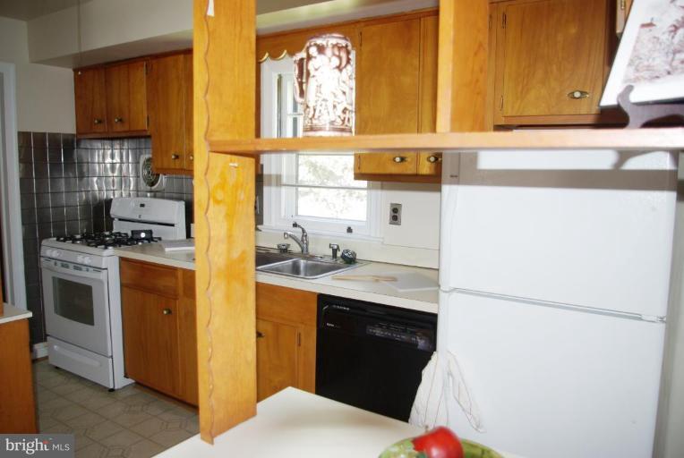 2603 Harris Avenue Silver Spring, MD 20902 - Photo 4 of 7 Kitchen #2