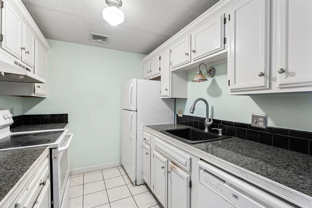 15 Bower Road, Unit E1 Quincy, MA 02169 - Photo 14 of 34