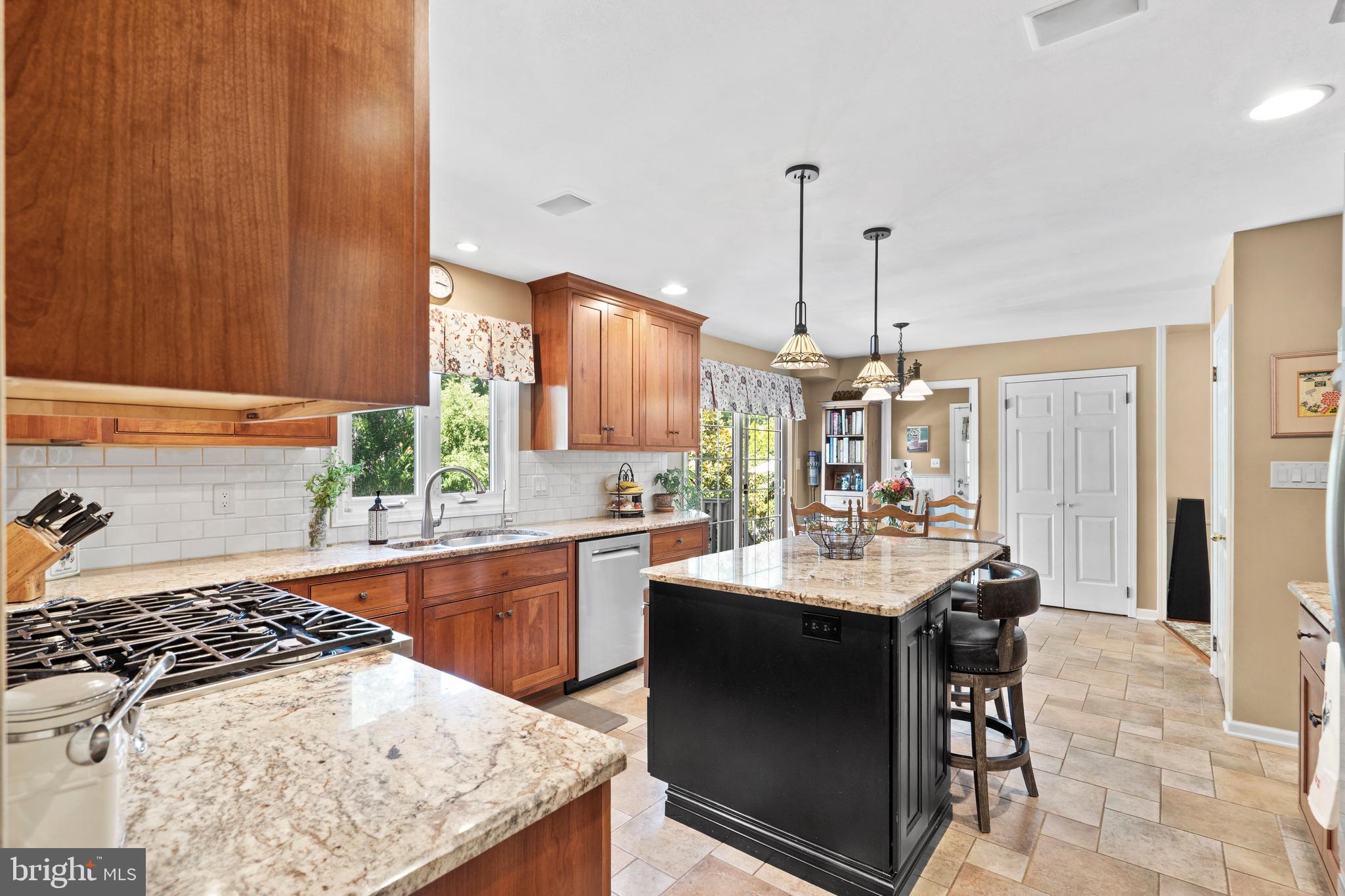 14 Springwood Drive Lawrenceville, NJ 08648 - Photo 10 of 57