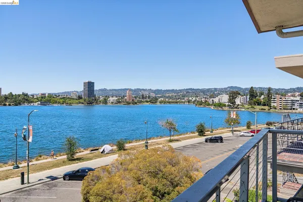 $1,195,000 | 1410 Lakeshore Avenue, Unit 5, Oakland, CA 94606