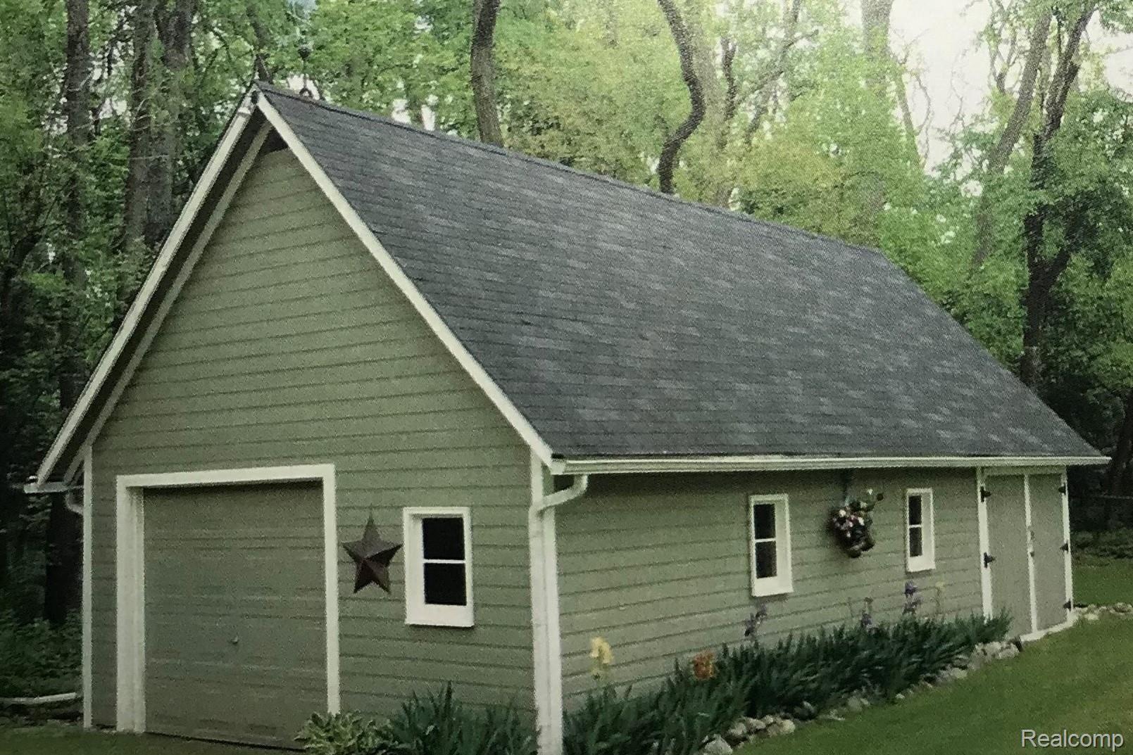 1481 Mill Race Road Rochester, MI 48306 - Photo 17 of 21 barn2.jpg