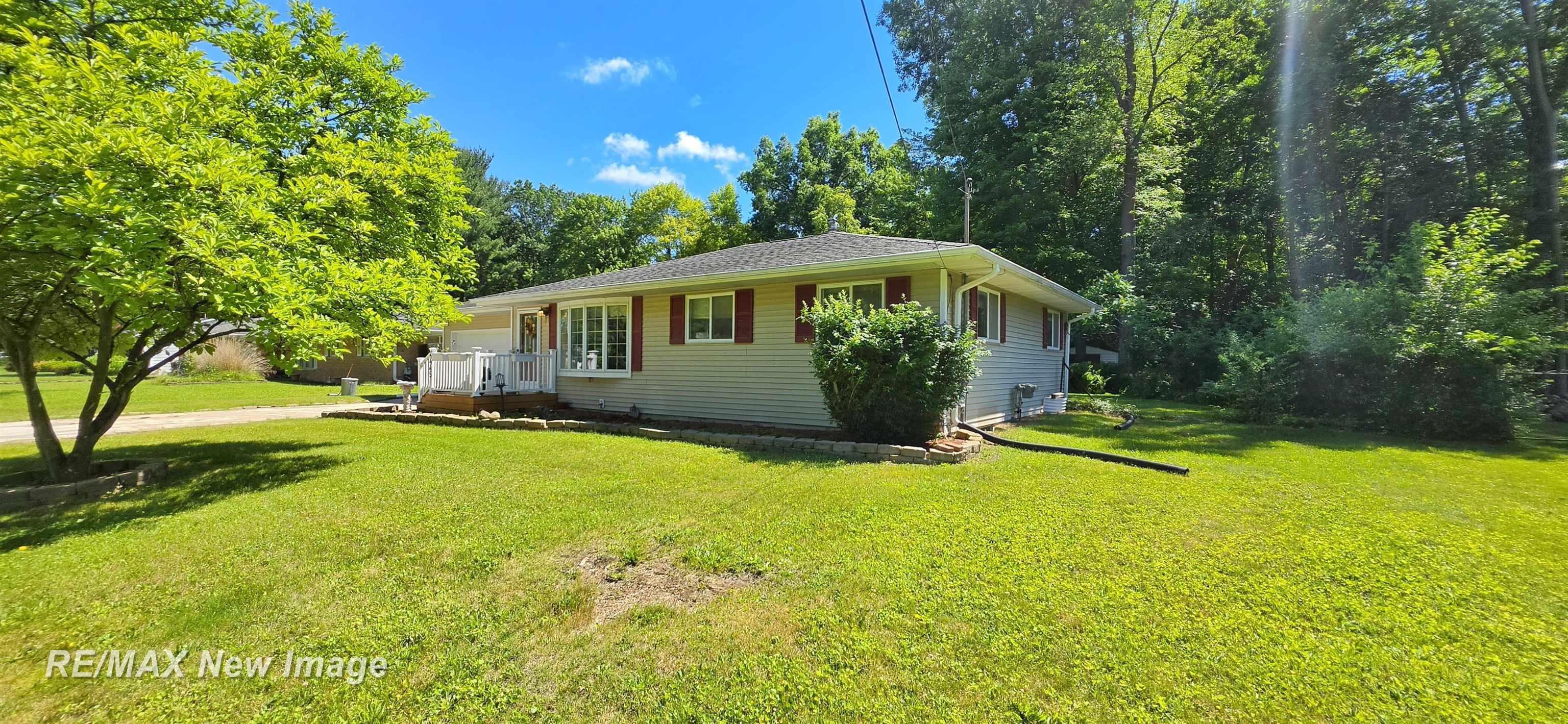 4445 Eastport Drive Bridgeport, MI 48722 - Photo 3 of 24