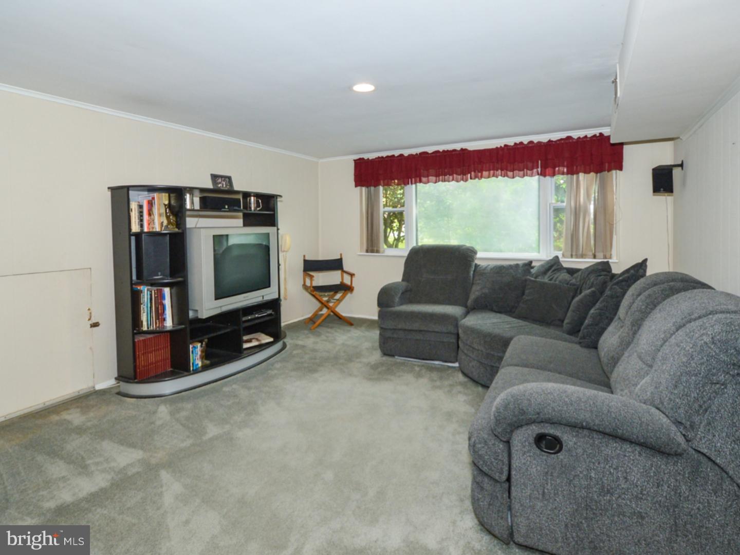 114 Mallard Road Southampton, PA 18966 - Photo 21 of 25 Family Room