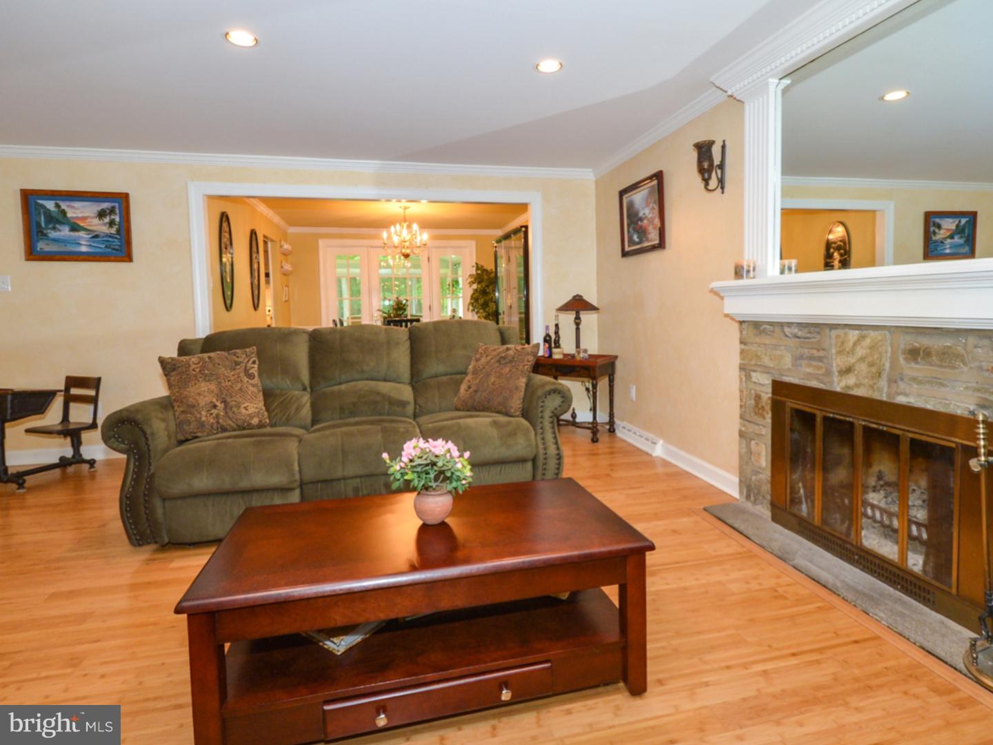 114 Mallard Road Southampton, PA 18966 - Photo 5 of 25 Living Room