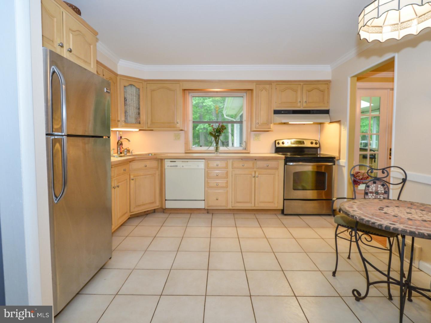 114 Mallard Road Southampton, PA 18966 - Photo 9 of 25 Kitchen