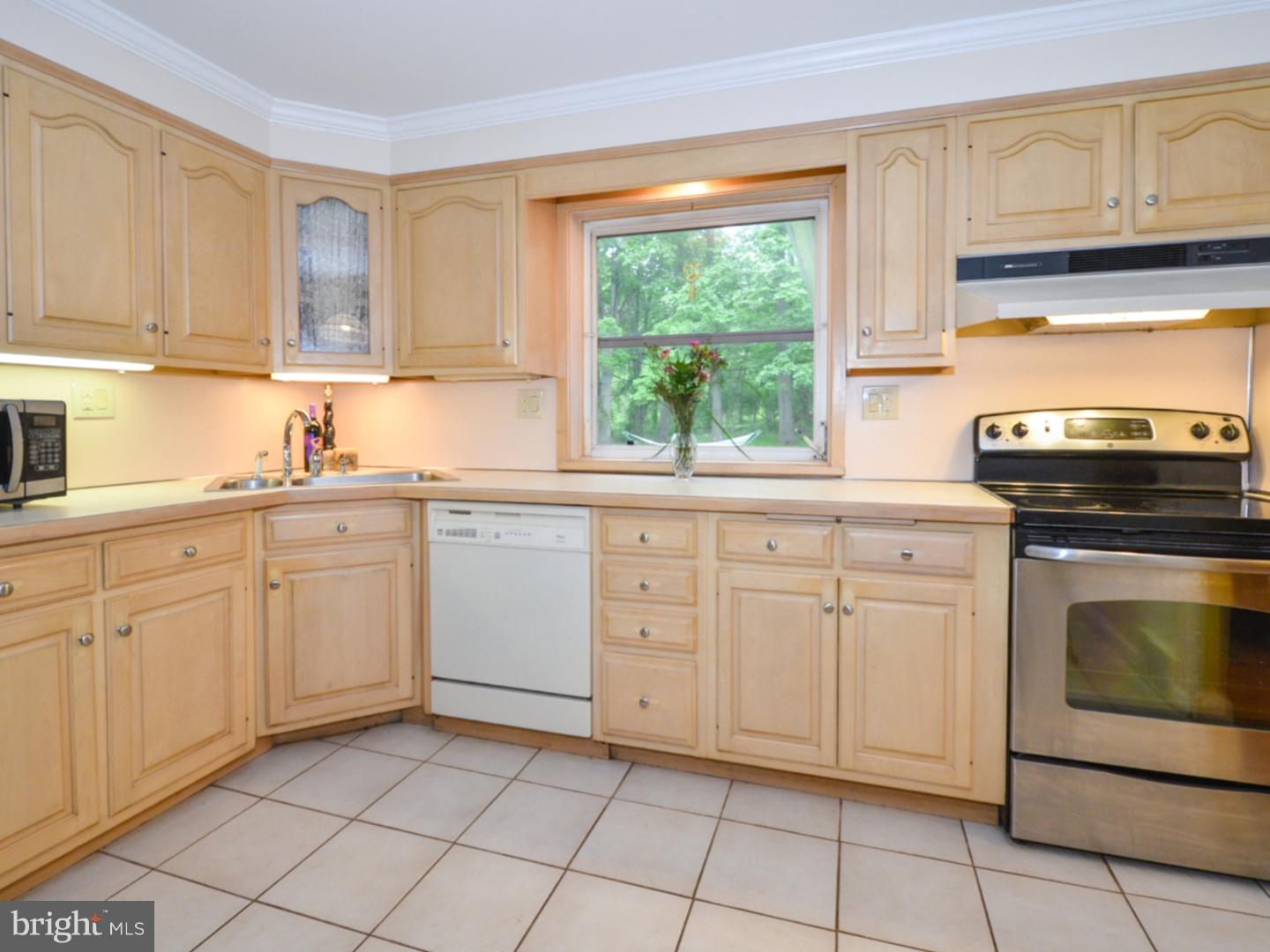 114 Mallard Road Southampton, PA 18966 - Photo 10 of 25 Kitchen
