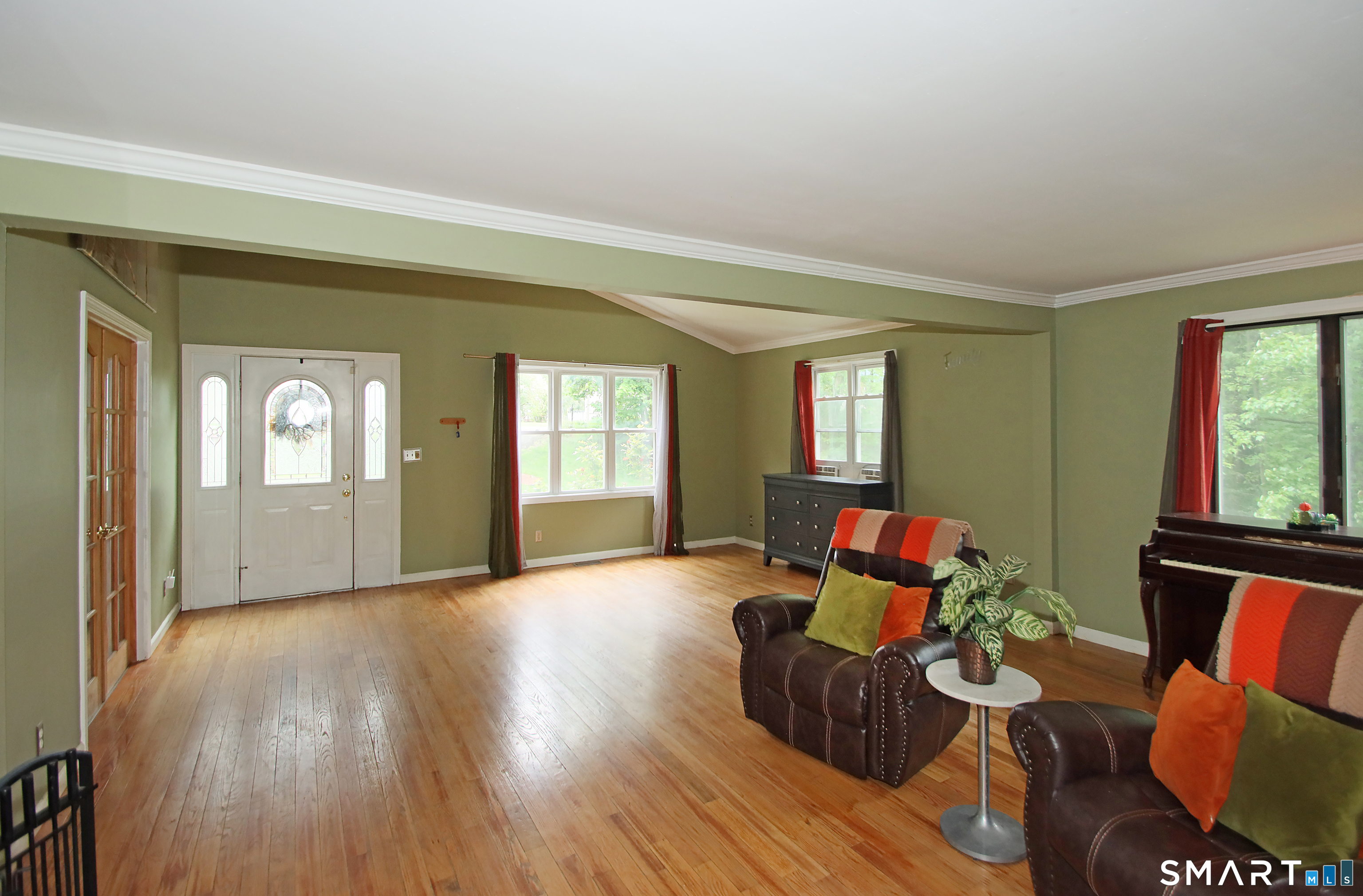 440 Dunbar Hill Road Hamden, CT 06514 - Photo 3 of 26