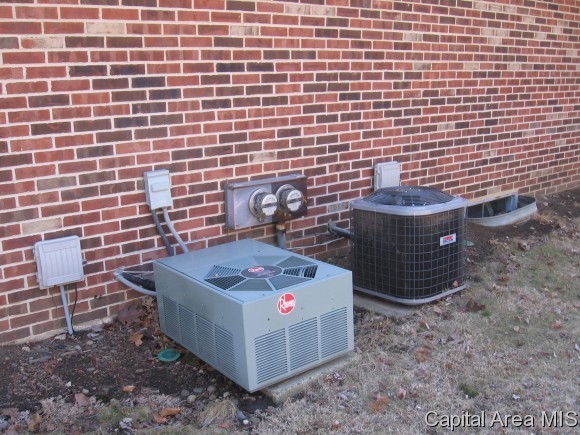1209-1211 Interlacken Road Springfield, IL 62704 - Photo 3 of 4