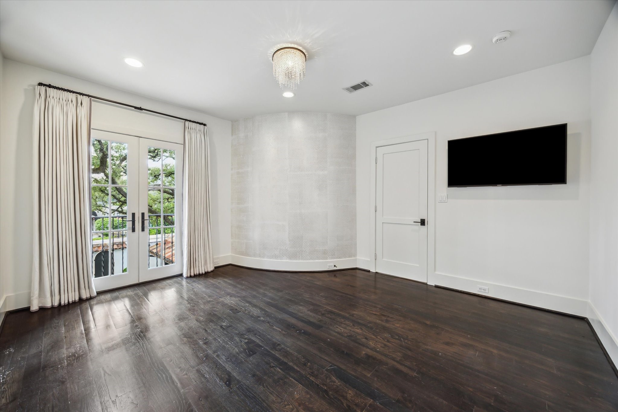3214 Westheimer Road Houston, TX 77098 - Photo 26 of 34 a view of a livingroom with wooden floor and a flat screen tv