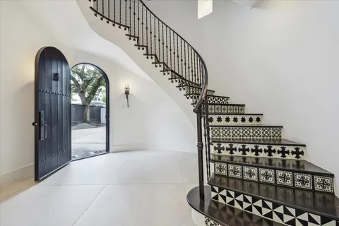 a view of entryway with a front door