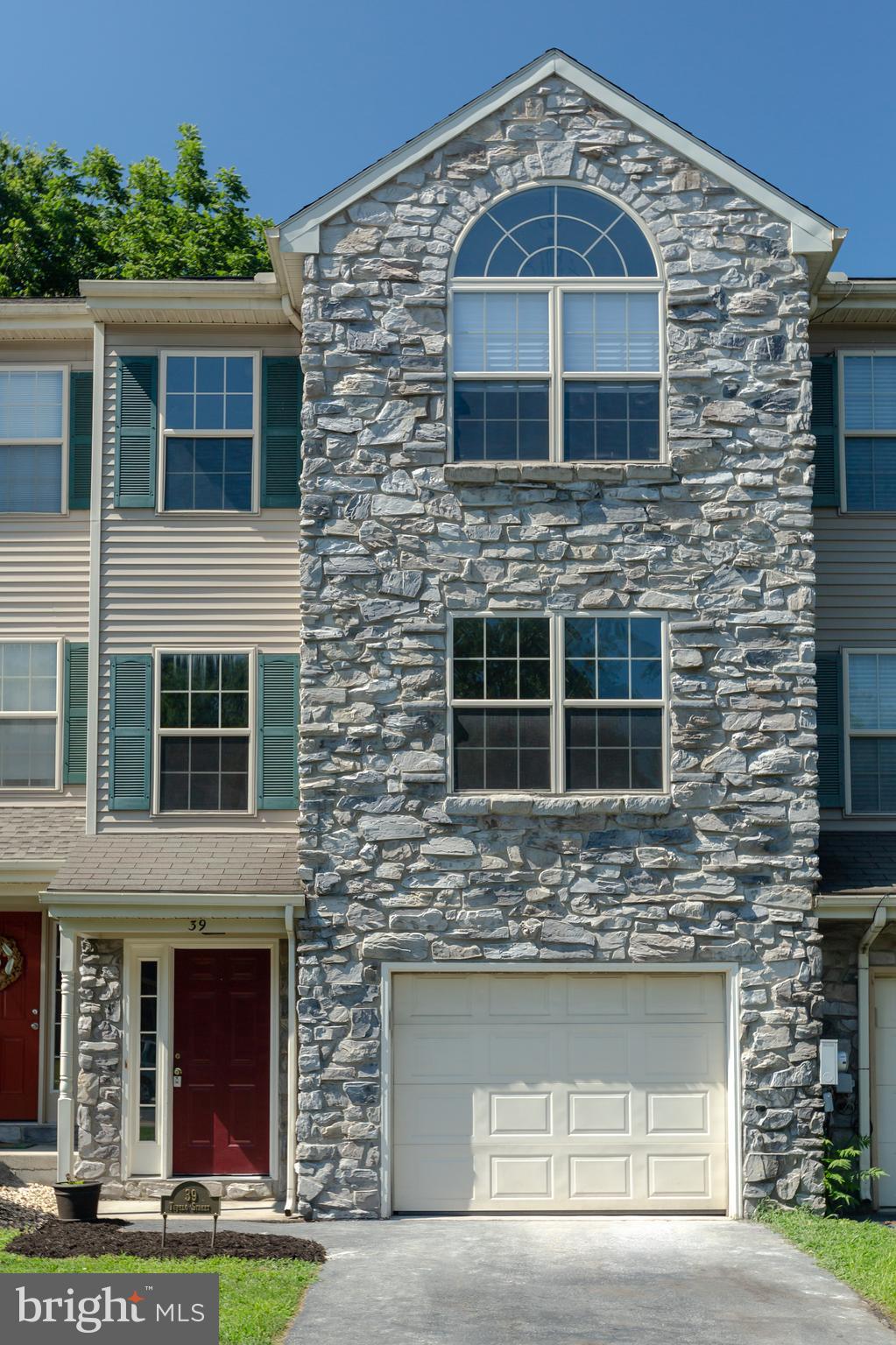 39 Tupelo Street Lititz, PA 17543 - Photo 2 of 27 Exterior Front
