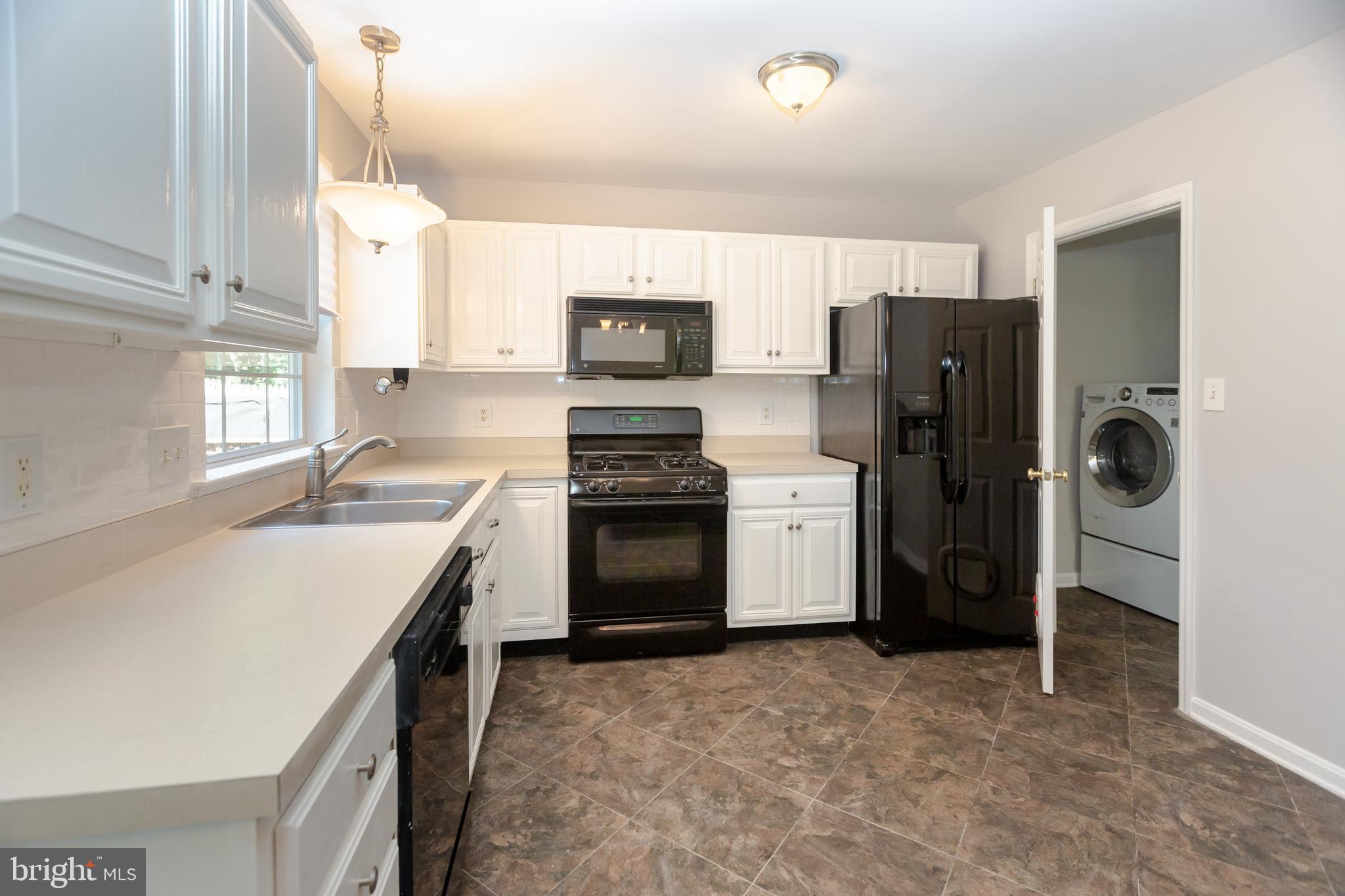 39 Tupelo Street Lititz, PA 17543 - Photo 11 of 27 Kitchen