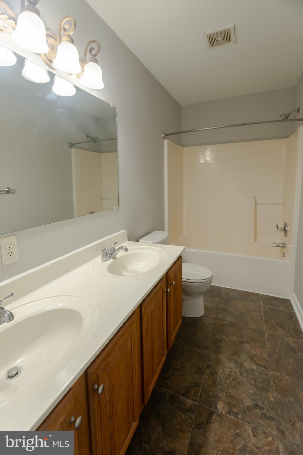 39 Tupelo Street Lititz, PA 17543 - Photo 20 of 27 Full Bathroom