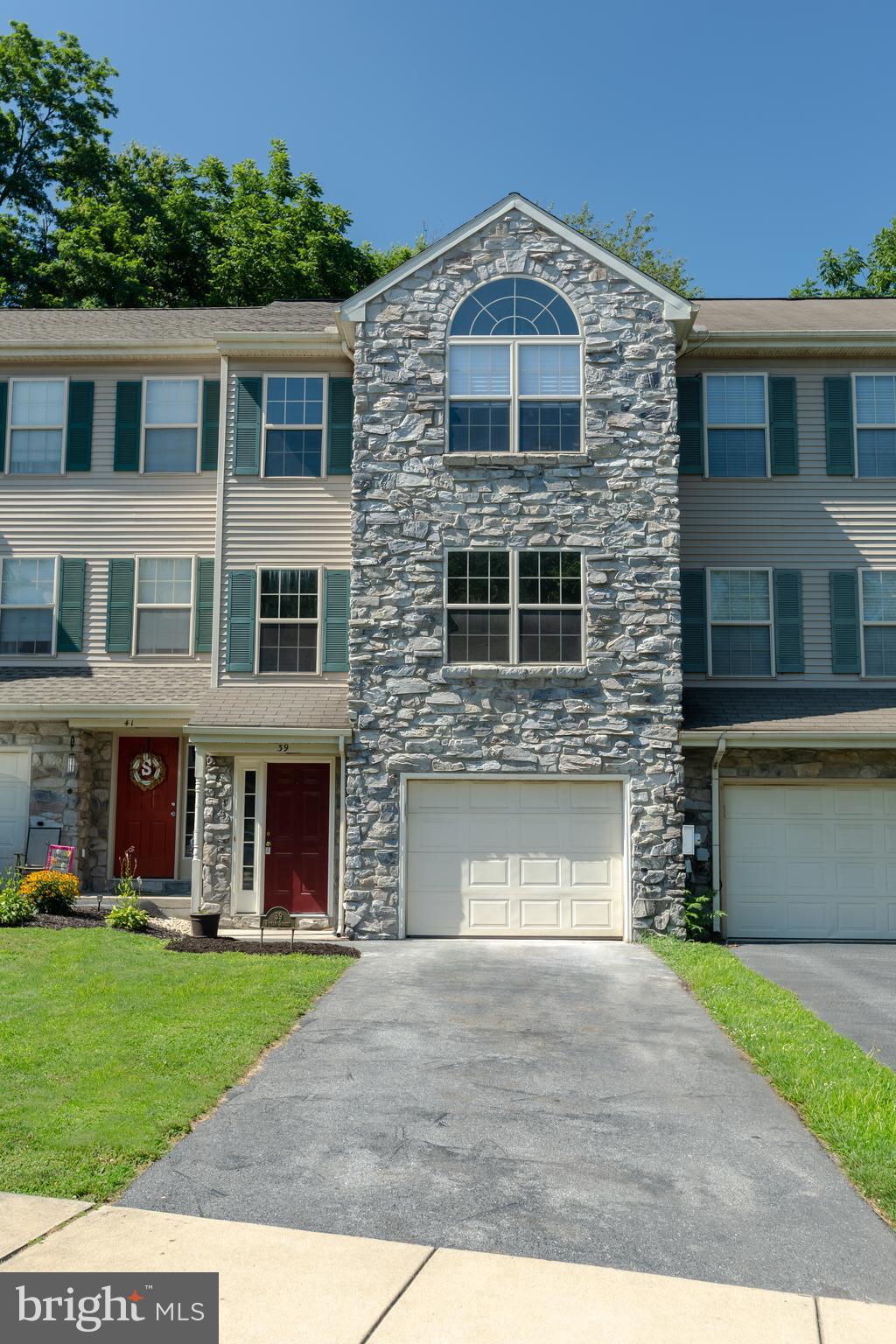 39 Tupelo Street Lititz, PA 17543 - Photo 3 of 27 Exterior Front